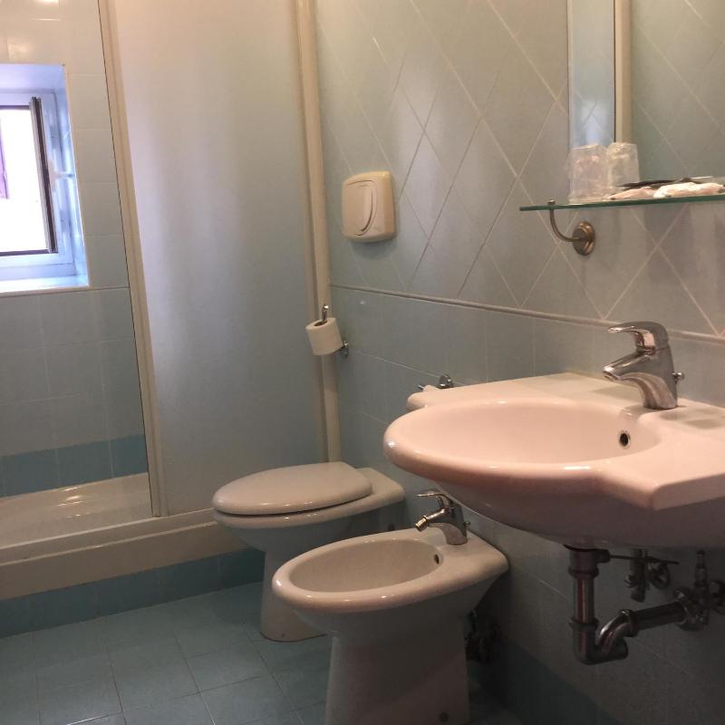 Double or Twin Room image 4