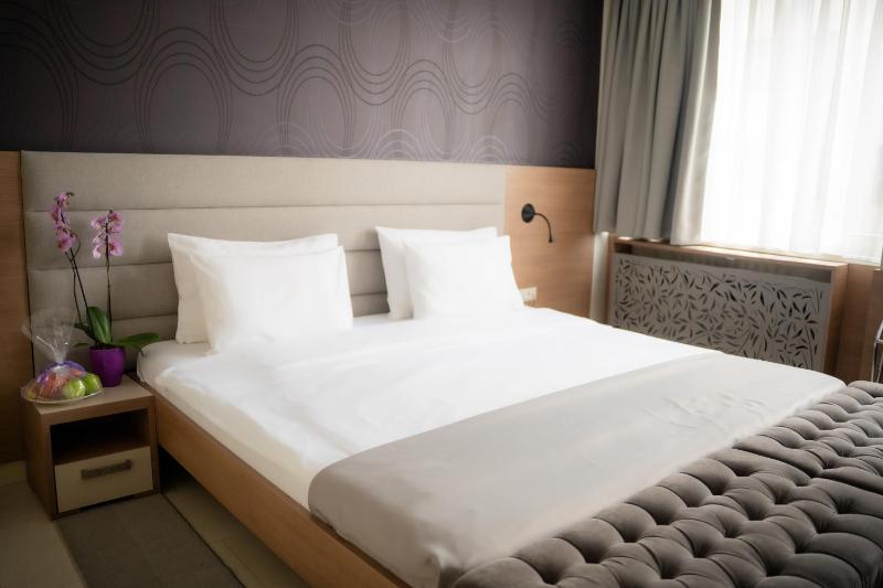 Double Room with Free Parking image 3