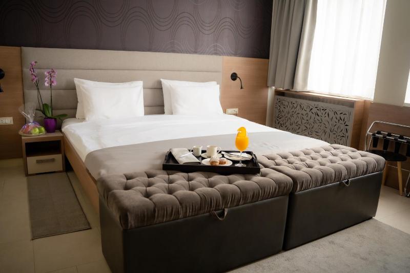 Double Room with Free Parking image 2