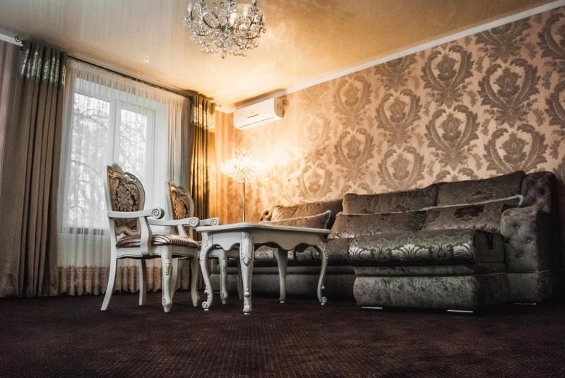 Suite with King Size Bed image 2