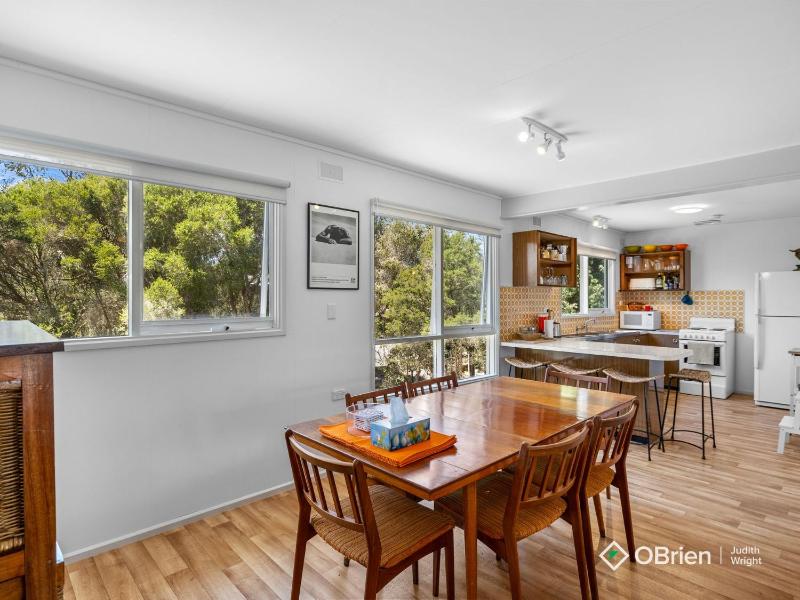 Ventnor Vintage Retreat - image 14