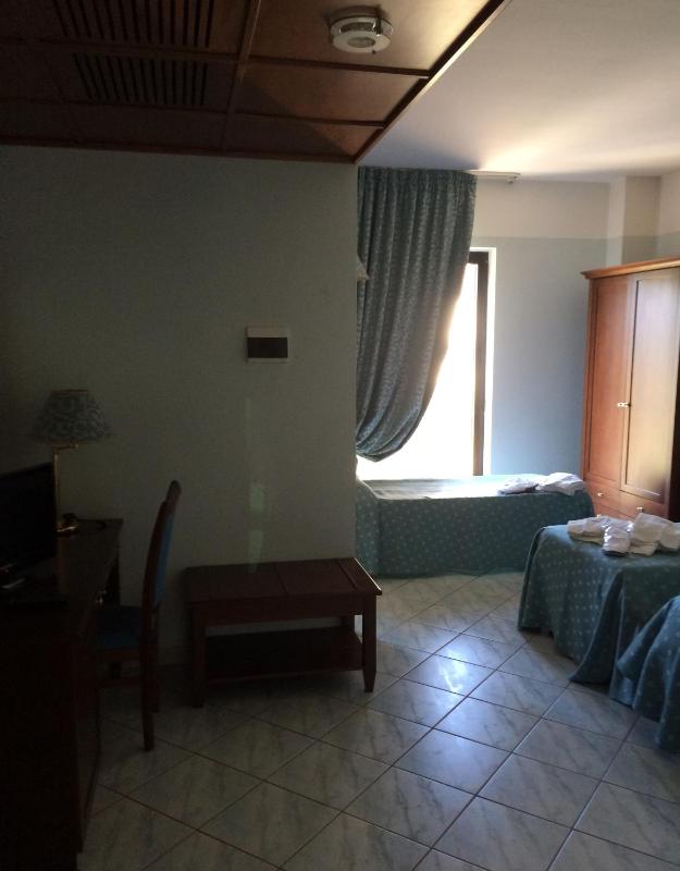 Quadruple Room image 4