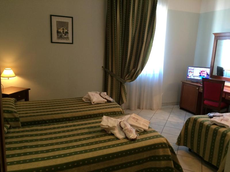 Triple Room image 4