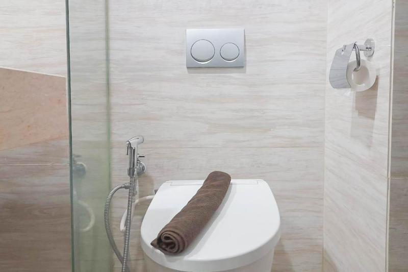 Best Homey and Modern Studio at Uttara The Icon Apartment By Travelio - image 7