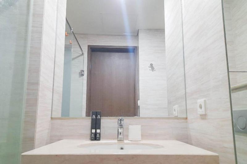 Best Homey and Modern Studio at Uttara The Icon Apartment By Travelio - image 3