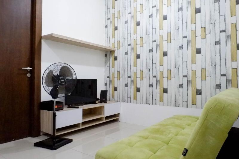 Best Value 1BR at Twin Tower Apartment By Travelio - image 14