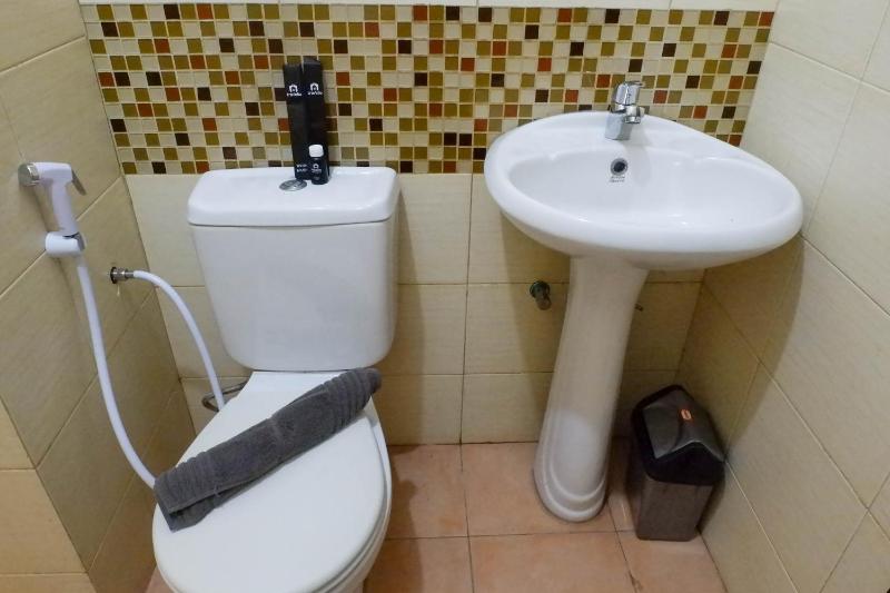 Best Value 1BR at Twin Tower Apartment By Travelio - image 6