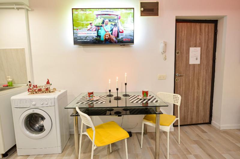 Studio Deluxe image 2
