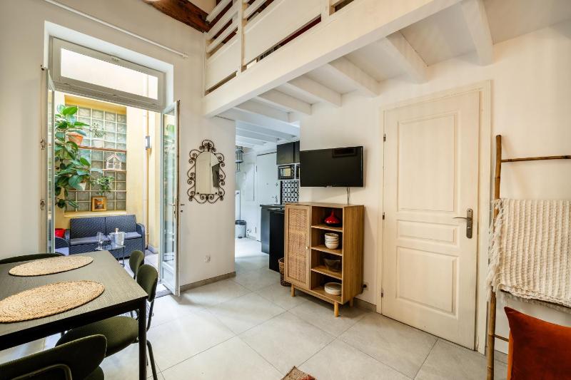 Jolie duplex avec patio - image 11