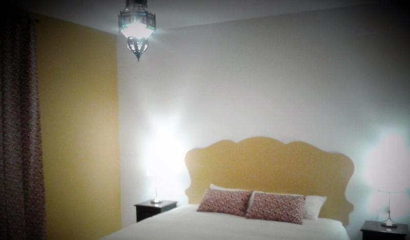 Twin Room with Street View image 4