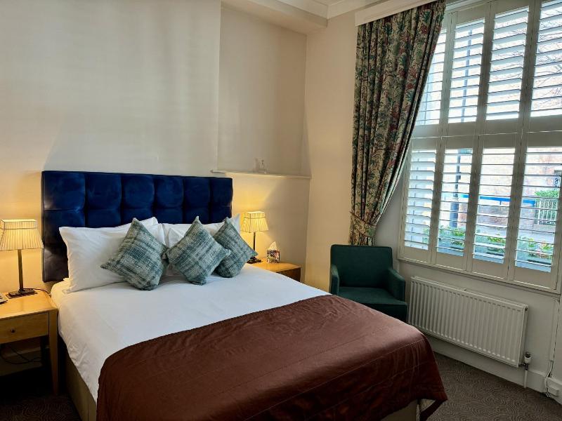 Standard Double Room image 4