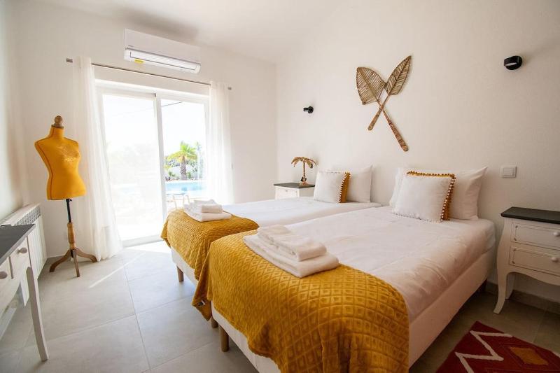 Pomba beautifully renovated with heated pool! - image 33