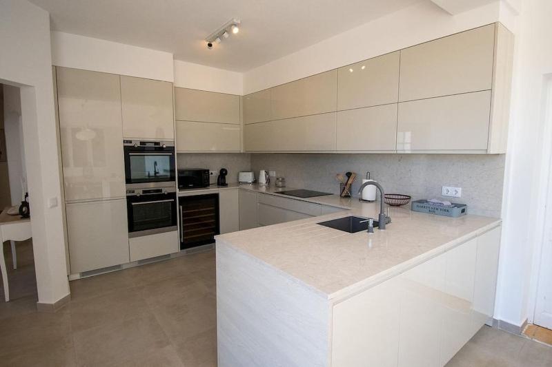 Pomba beautifully renovated with heated pool! - image 23