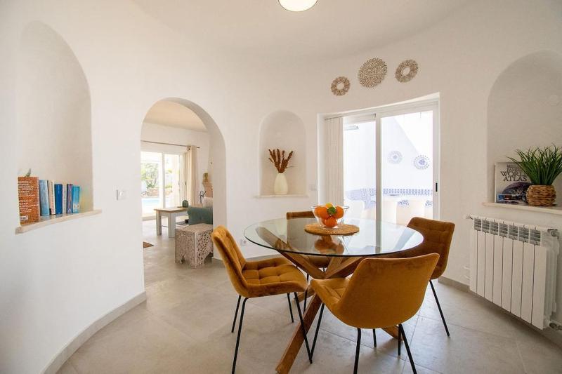 Pomba beautifully renovated with heated pool! - image 8