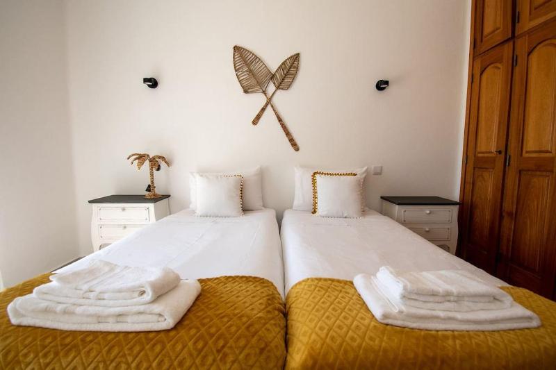 Pomba beautifully renovated with heated pool! - image 32