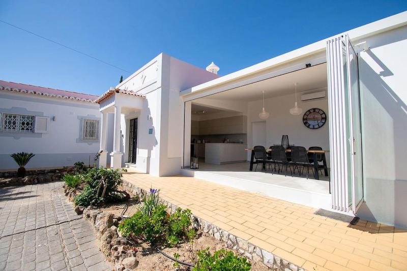 Pomba beautifully renovated with heated pool! - image 9