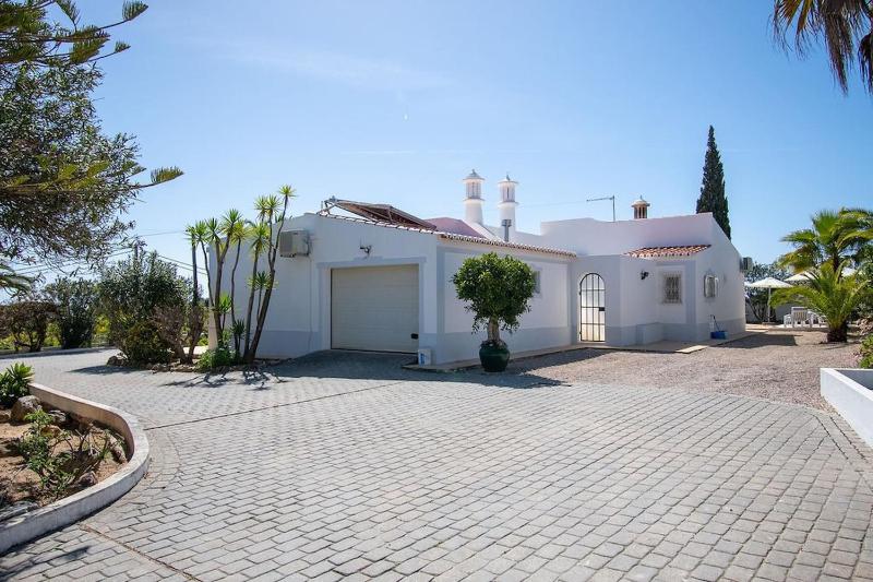 Pomba beautifully renovated with heated pool! - image 22