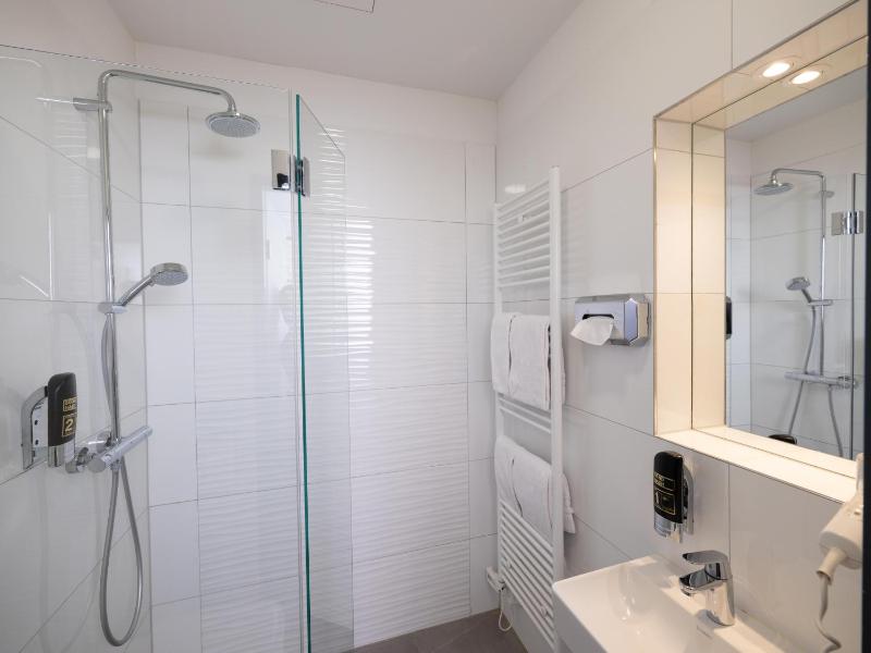 Single Room image 3