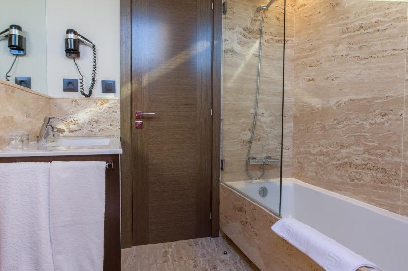 Superior Twin Room image 2