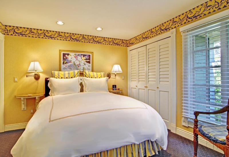 One-Bedroom Queen Suite - Valencia