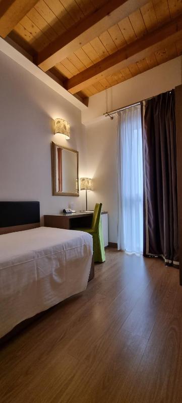 Single Room image 2