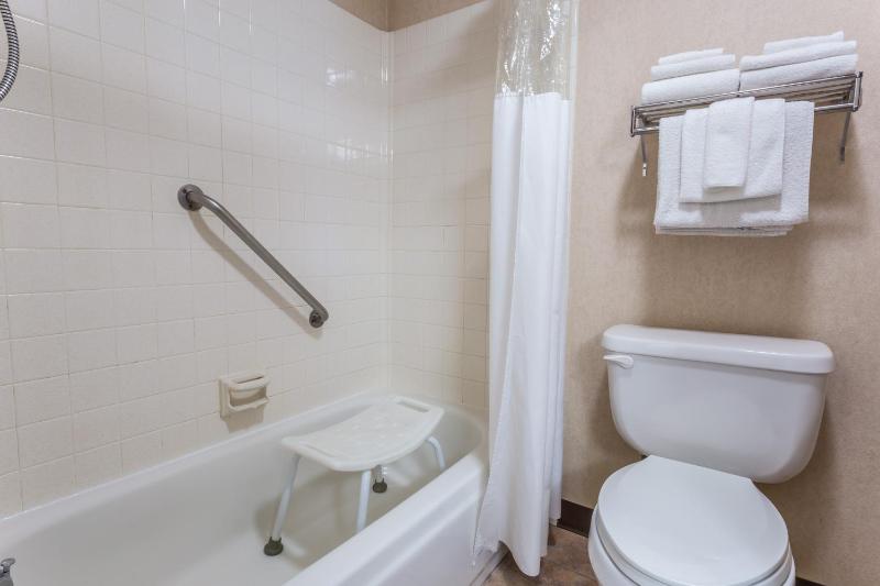 Deluxe Queen Room - Disability Access - Non-Smoking image 2
