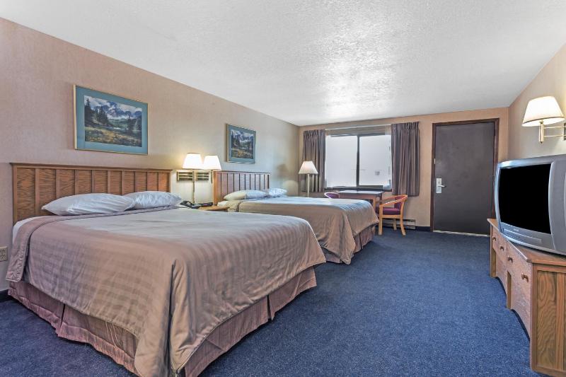 Queen Room with Two Queen Beds - Non-Smoking image 2