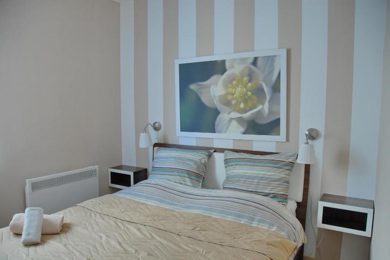 One-Bedroom Apartment with Balcony and Sea View image 2