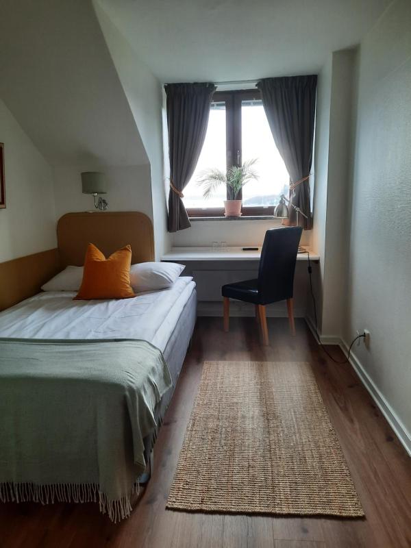 Single Room image 4