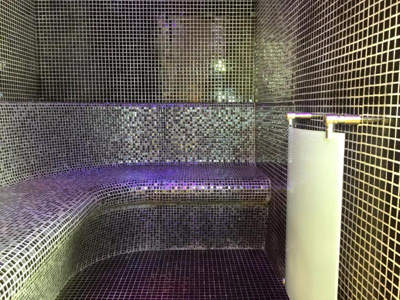 Deluxe Double Room with Balcony and Sea View - Spa Package image 3