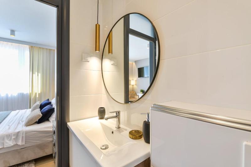 CROWONDER Villa Nika - Villa with Heated Swimming Pool Jacuzzi and Sauna - image 6