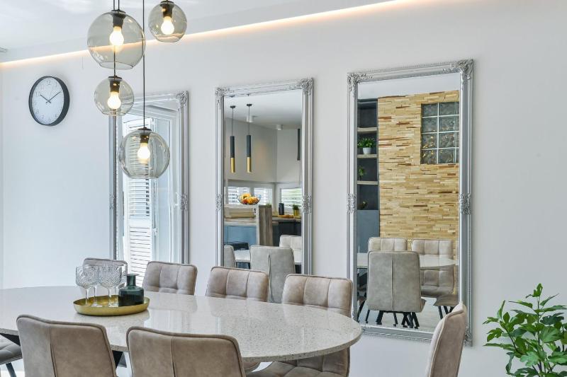 CROWONDER Villa Nika - Villa with Heated Swimming Pool Jacuzzi and Sauna - image 8
