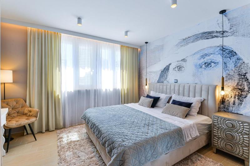 CROWONDER Villa Nika - Villa with Heated Swimming Pool Jacuzzi and Sauna - image 10