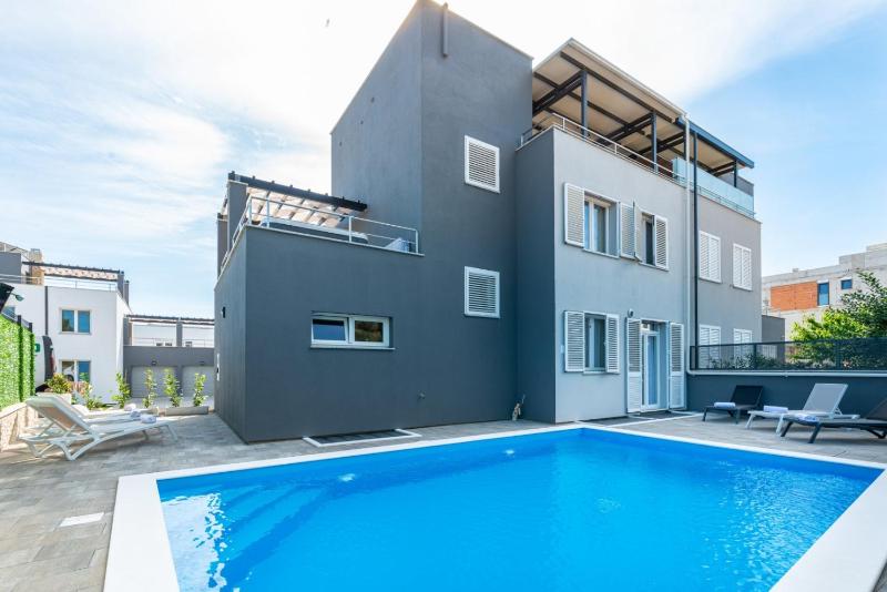 CROWONDER Villa Nika - Villa with Heated Swimming Pool Jacuzzi and Sauna - image 9