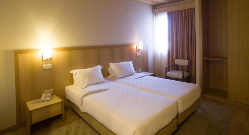Twin Room image 3