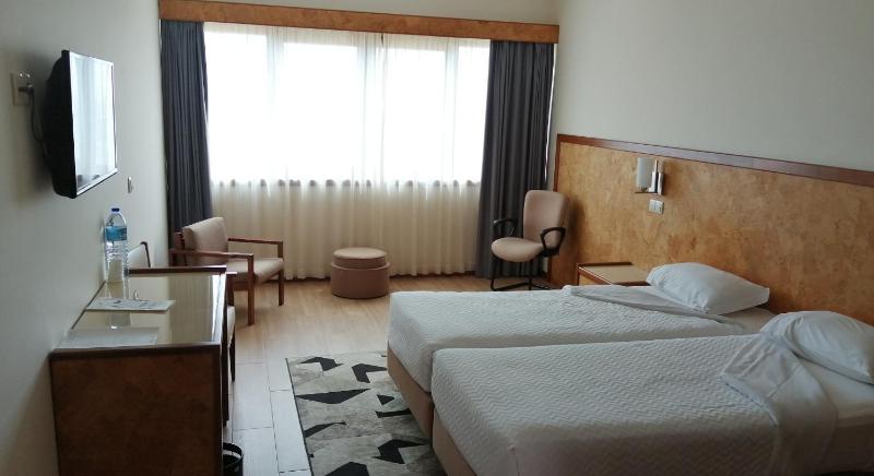 Twin Room image 2