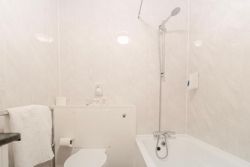 Standard Twin Room image 2