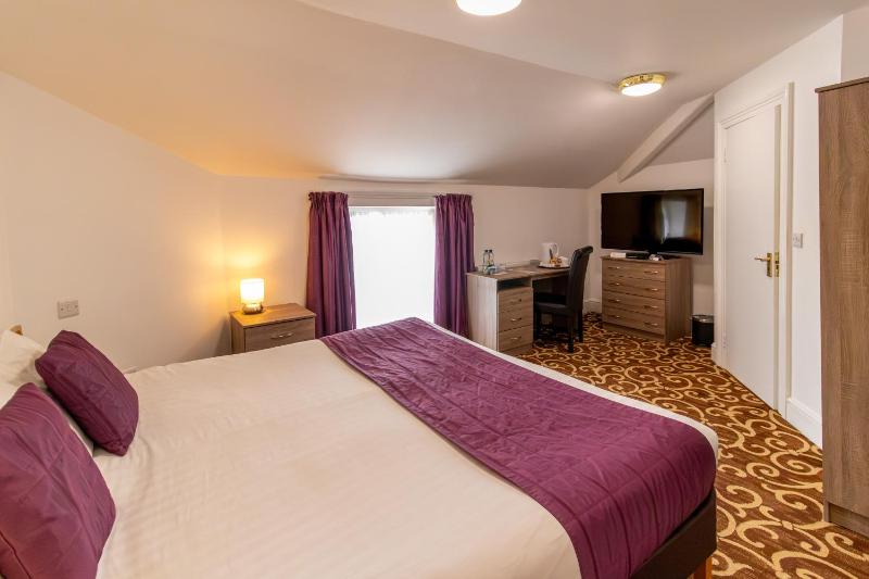 Compact Double Room image 4