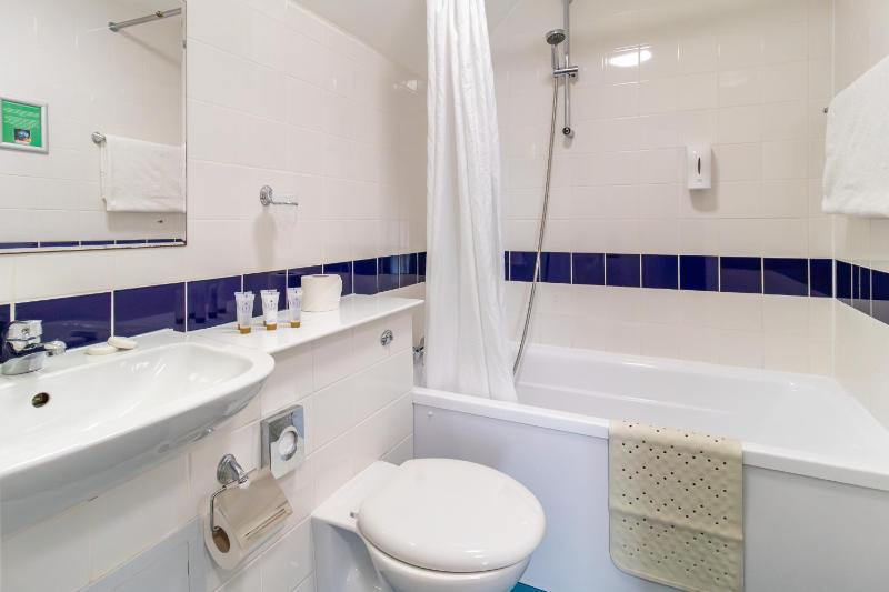 Compact Double Room image 2