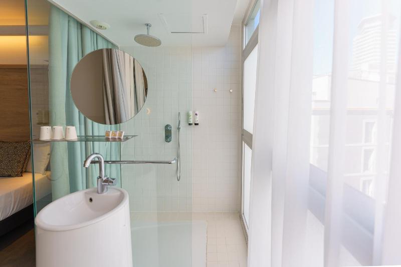 Triple Room image 3