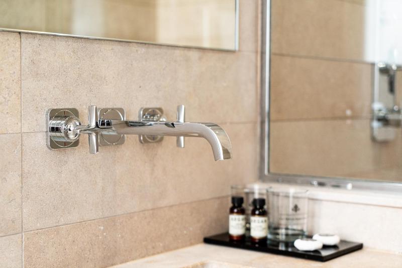 Standard Double Room image 3