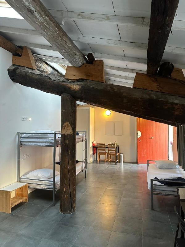 Bed in 8-Bed Mixed Dormitory Room image 4