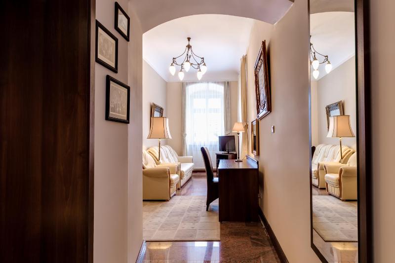 Quadruple Room image 3