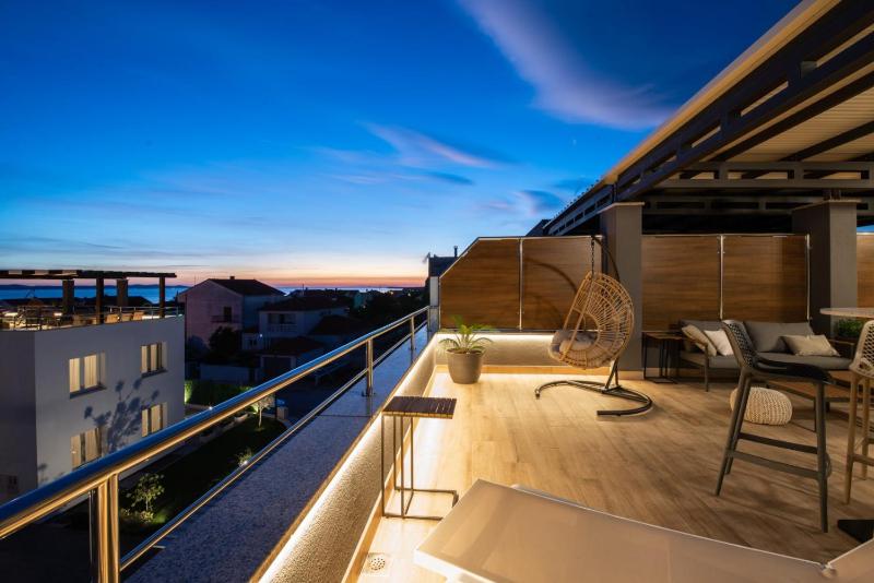 CROWONDER Villa Nika - Villa with Heated Swimming Pool Jacuzzi and Sauna - image 15
