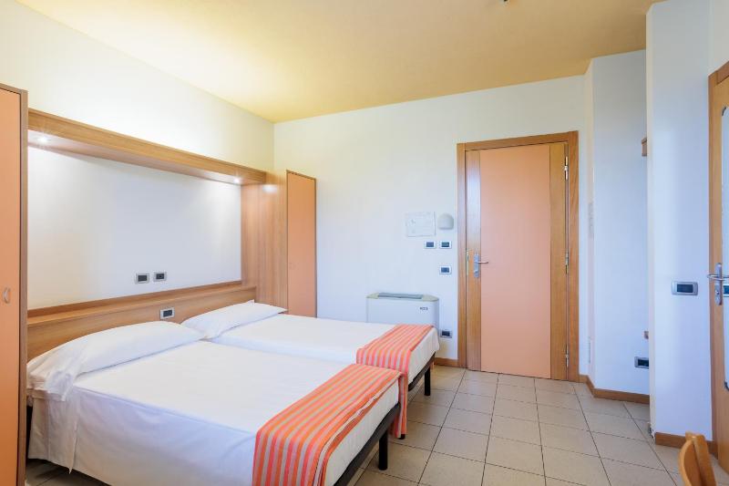 Single Room with Private Bathroom image 2