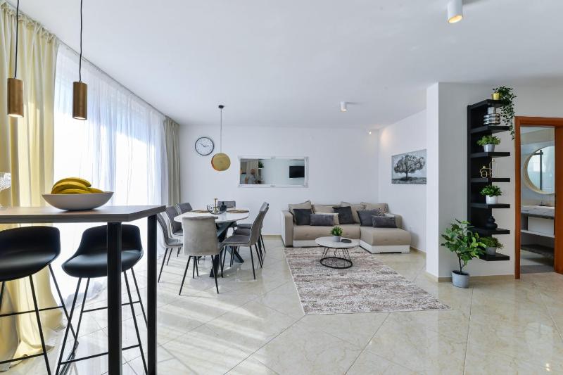 CROWONDER Villa Adriana - Villa with Heated Swimming Pool Jacuzzi and Sauna - image 47