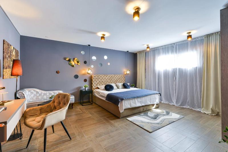 CROWONDER Villa Adriana - Villa with Heated Swimming Pool Jacuzzi and Sauna - image 36
