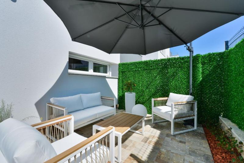 CROWONDER Villa Adriana - Villa with Heated Swimming Pool Jacuzzi and Sauna - image 29