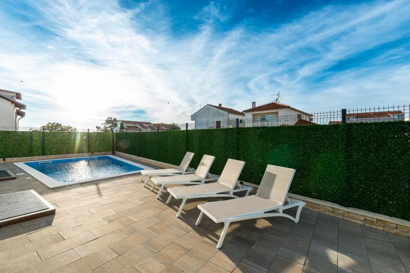 CROWONDER Villa Adriana - Villa with Heated Swimming Pool Jacuzzi and Sauna - image 31