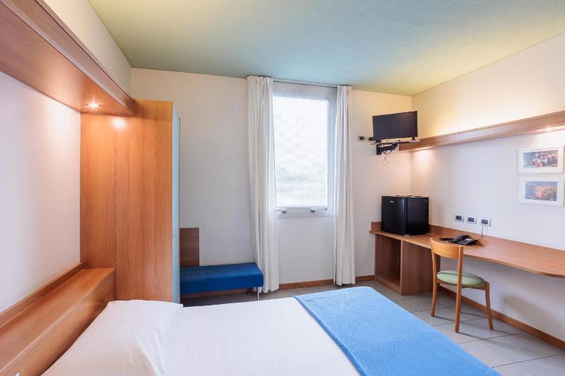 Double Room image 1